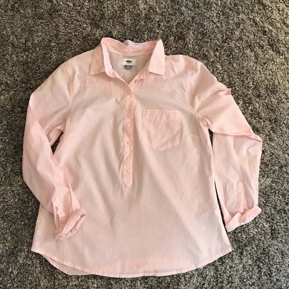 Very cute old navy half button shirt.